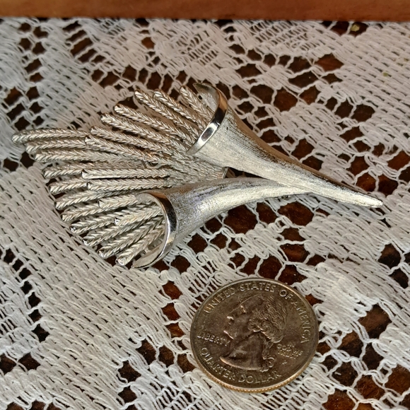 Vtg Coro Pegasus 1950s Brushed Silver Tone MCM 3D Brooch - Picture 5 of 5